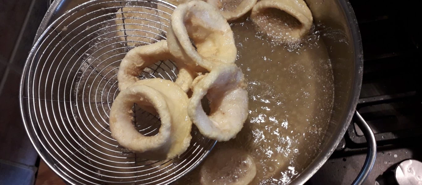 Πως θα απαλλαγείτε από τη μυρωδιά θαλασσινών και τηγανητού λαδιού της κουζίνας